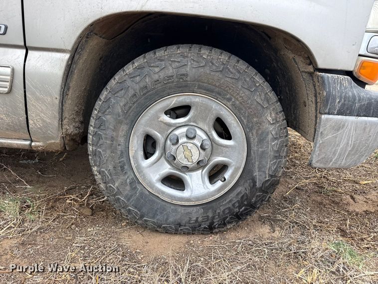 image for item FB6498 2000 Chevrolet Silverado 1500 pickup truck