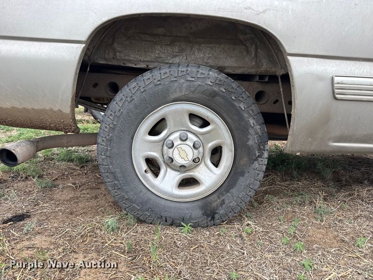 image for item FB6498 2000 Chevrolet Silverado 1500 pickup truck