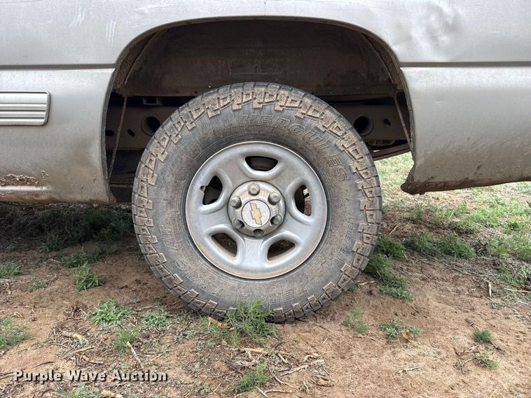 image for item FB6498 2000 Chevrolet Silverado 1500 pickup truck