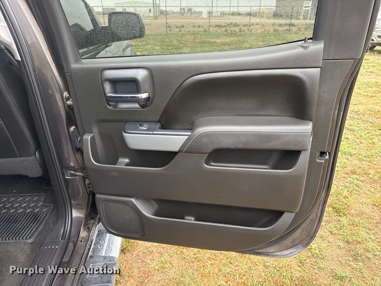 image for item FB6517 2016 Chevrolet Silverado 1500 Crew Cab pickup truck
