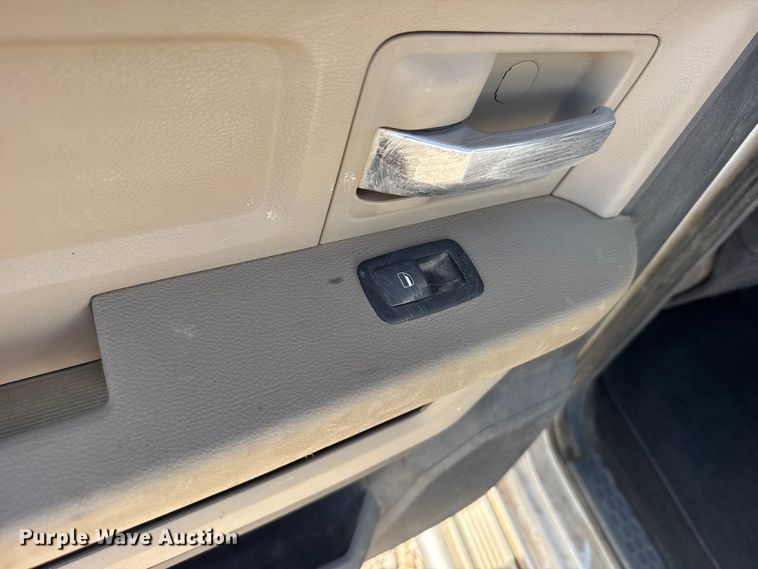 image for item FB7399 2012 Dodge Ram 2500 Crew Cab utility bed pickup truck