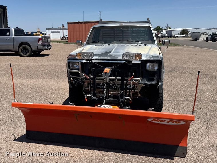 image for item FB7400 1986 Ford F250 pickup truck