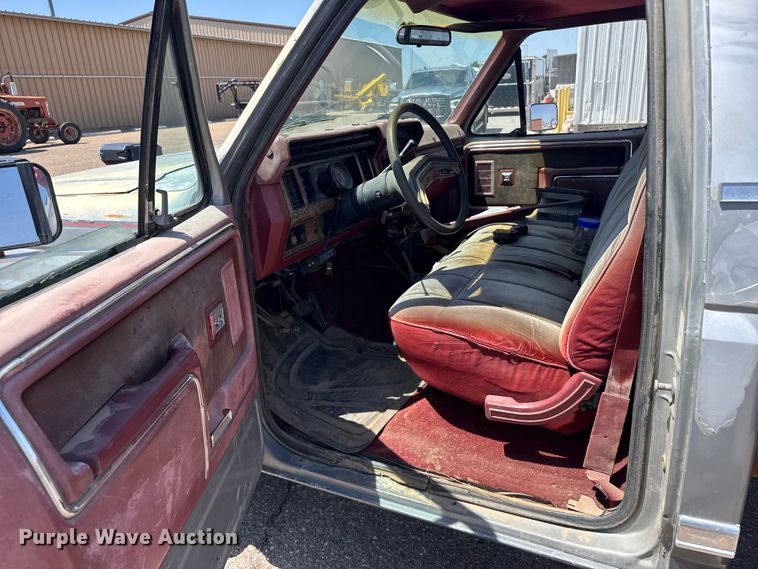 image for item FB7400 1986 Ford F250 pickup truck