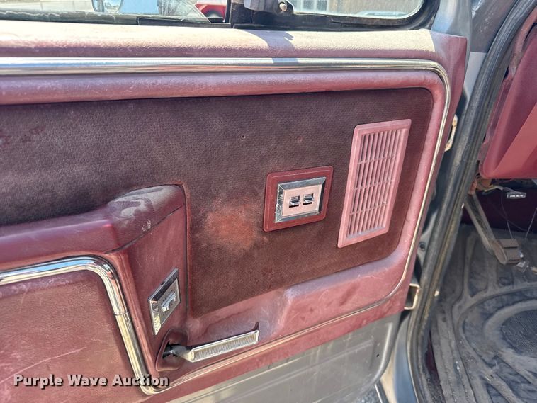 image for item FB7400 1986 Ford F250 pickup truck