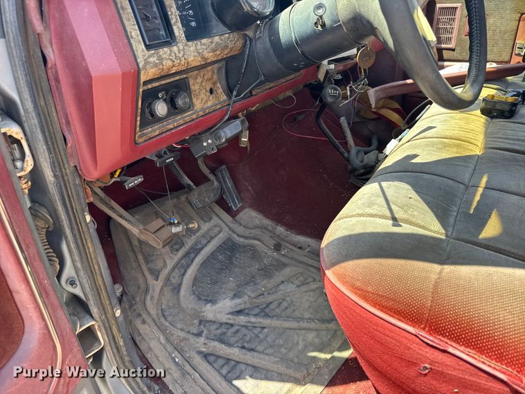 image for item FB7400 1986 Ford F250 pickup truck
