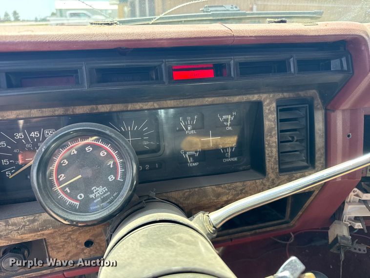 image for item FB7400 1986 Ford F250 pickup truck