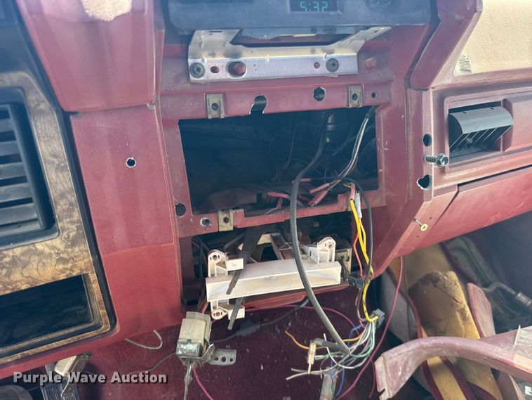 image for item FB7400 1986 Ford F250 pickup truck
