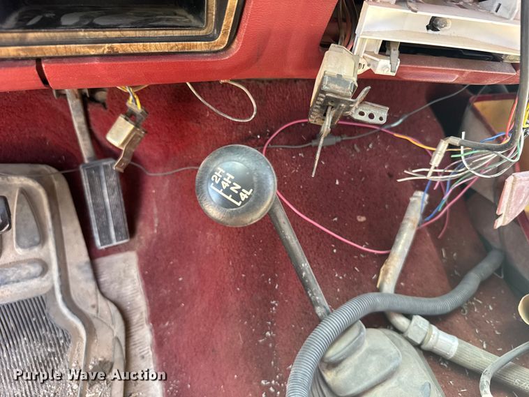 image for item FB7400 1986 Ford F250 pickup truck
