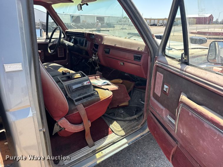 image for item FB7400 1986 Ford F250 pickup truck