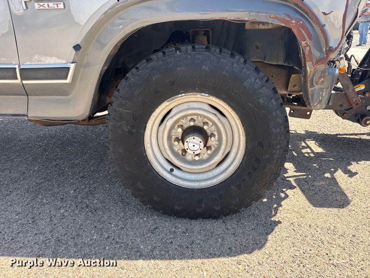image for item FB7400 1986 Ford F250 pickup truck