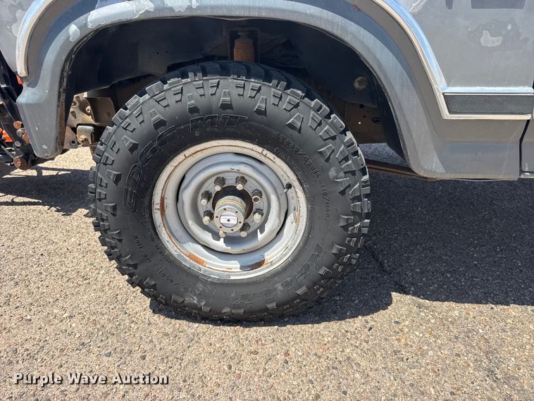 image for item FB7400 1986 Ford F250 pickup truck