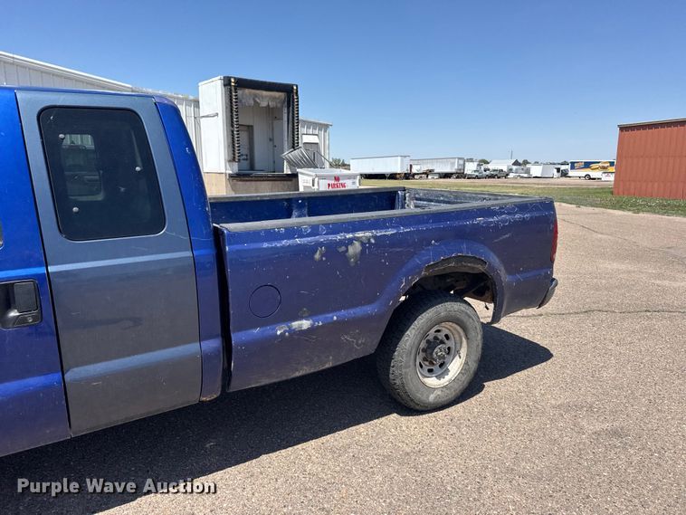 image for item FB7401 2003 Ford F250 Super Duty Ext. Cab pickup truck