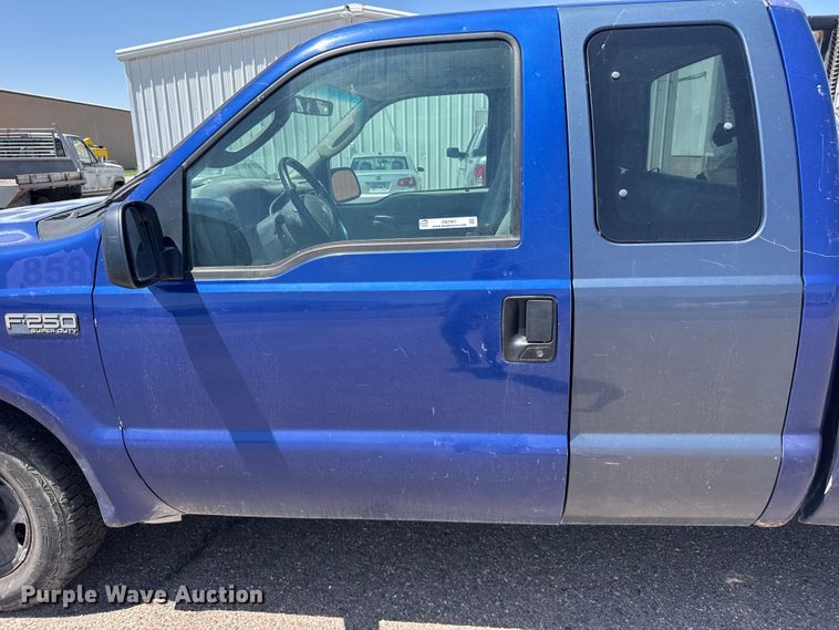 image for item FB7401 2003 Ford F250 Super Duty Ext. Cab pickup truck