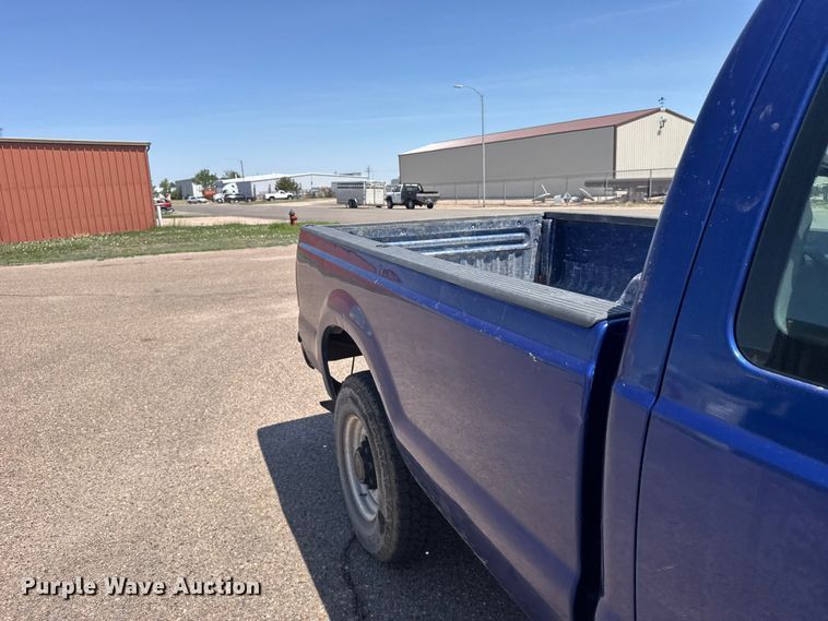 image for item FB7401 2003 Ford F250 Super Duty Ext. Cab pickup truck