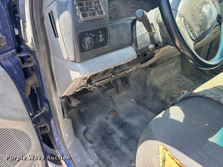 image for item FB7401 2003 Ford F250 Super Duty Ext. Cab pickup truck