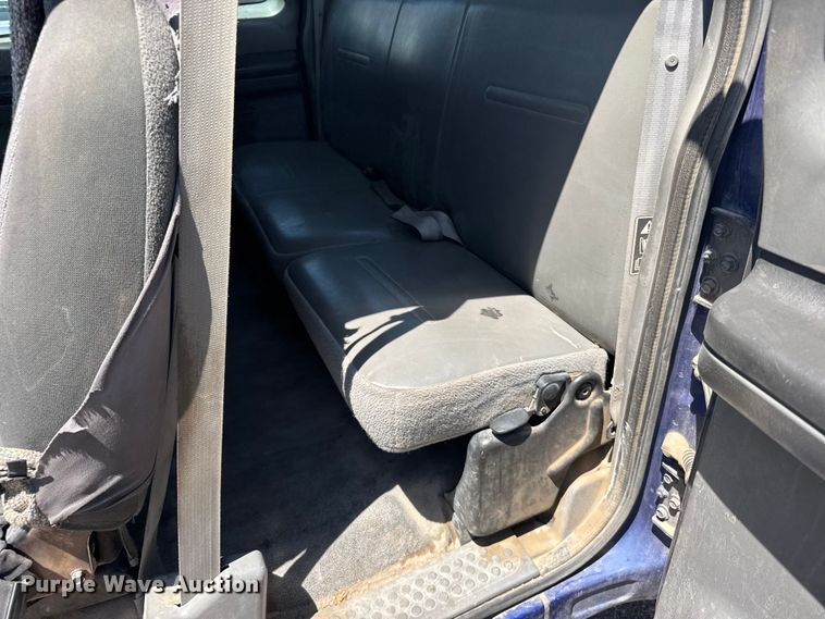 image for item FB7401 2003 Ford F250 Super Duty Ext. Cab pickup truck
