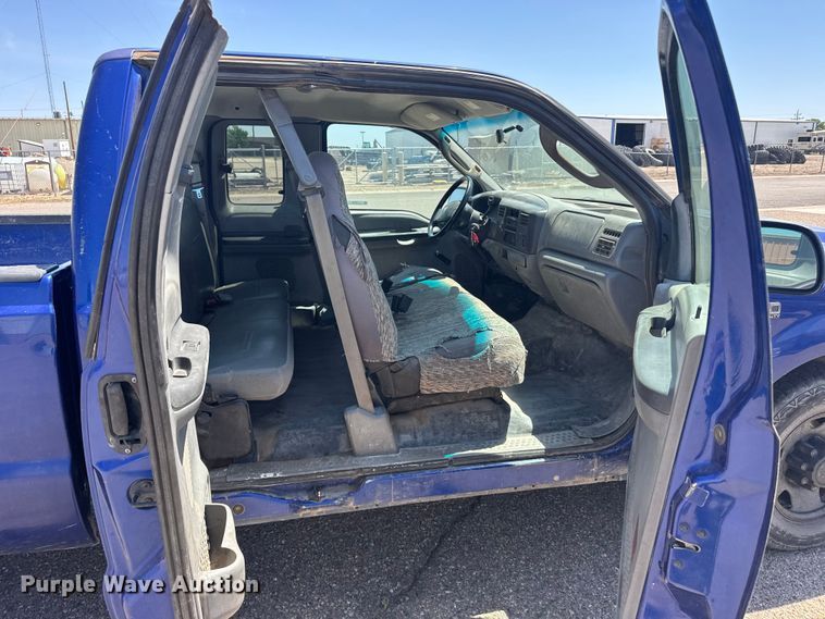 image for item FB7401 2003 Ford F250 Super Duty Ext. Cab pickup truck