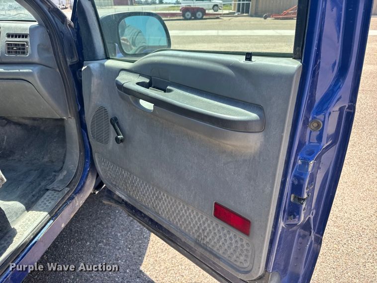 image for item FB7401 2003 Ford F250 Super Duty Ext. Cab pickup truck