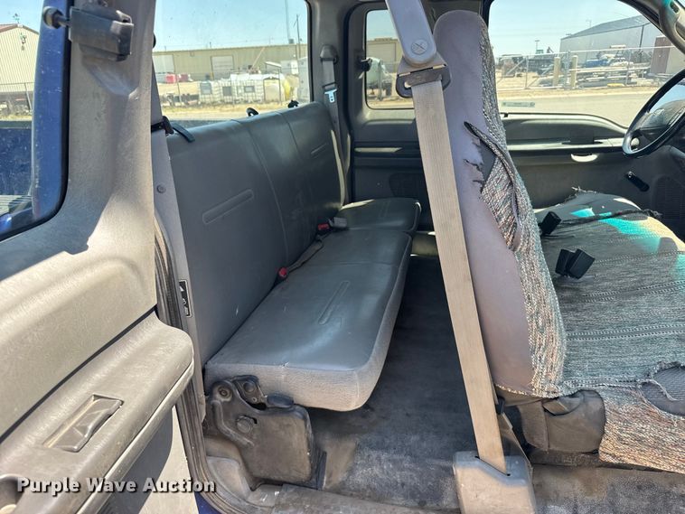 image for item FB7401 2003 Ford F250 Super Duty Ext. Cab pickup truck