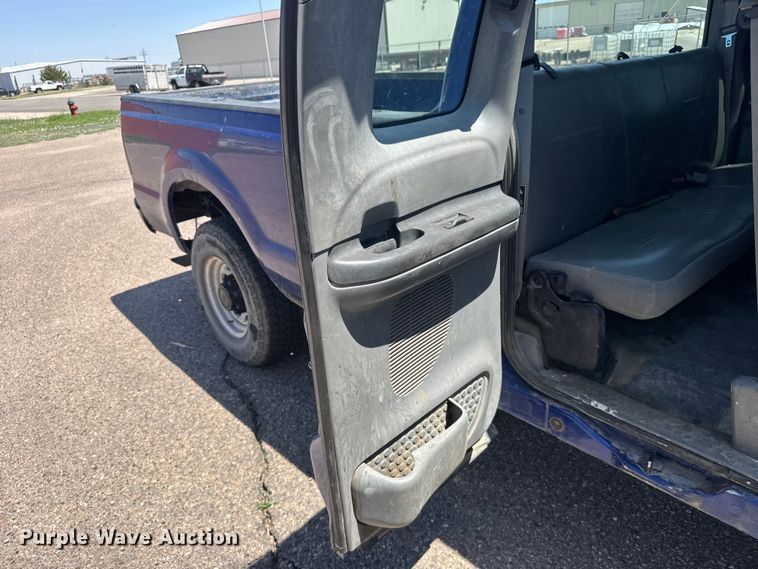 image for item FB7401 2003 Ford F250 Super Duty Ext. Cab pickup truck