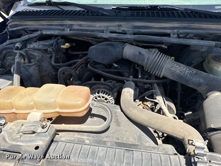 image for item FB7401 2003 Ford F250 Super Duty Ext. Cab pickup truck