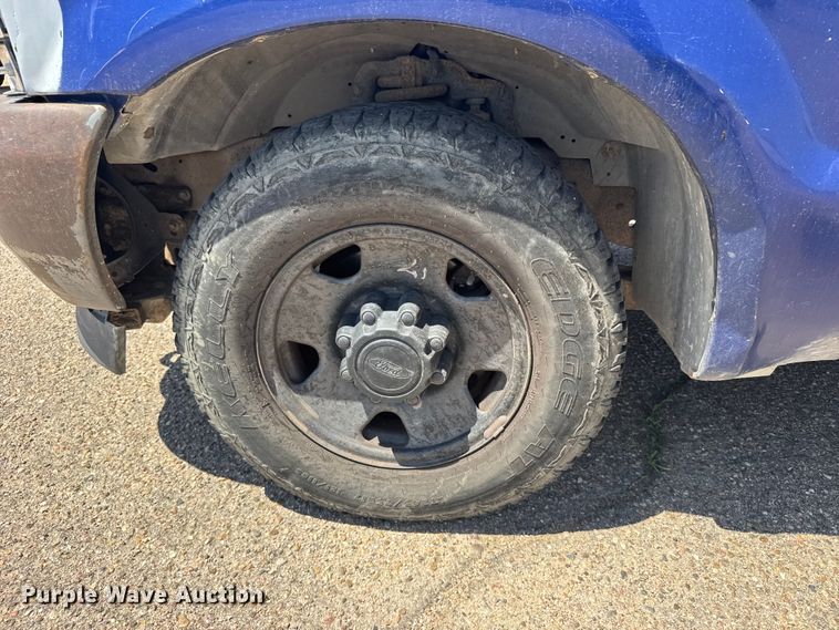 image for item FB7401 2003 Ford F250 Super Duty Ext. Cab pickup truck