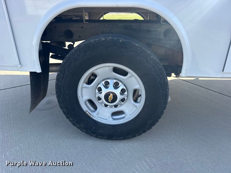 image for item FB7404 2023 Chevrolet Silverado 2500HD Crew Cab utility bed pickup truck
