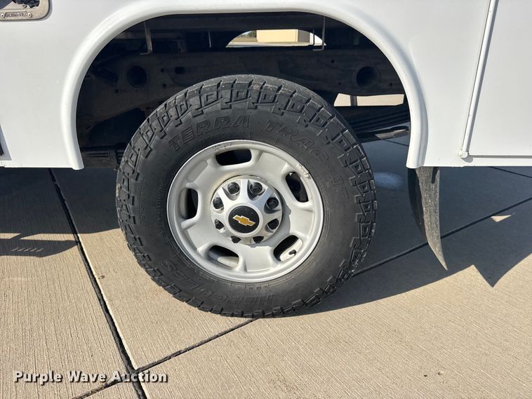 image for item FB7404 2023 Chevrolet Silverado 2500HD Crew Cab utility bed pickup truck