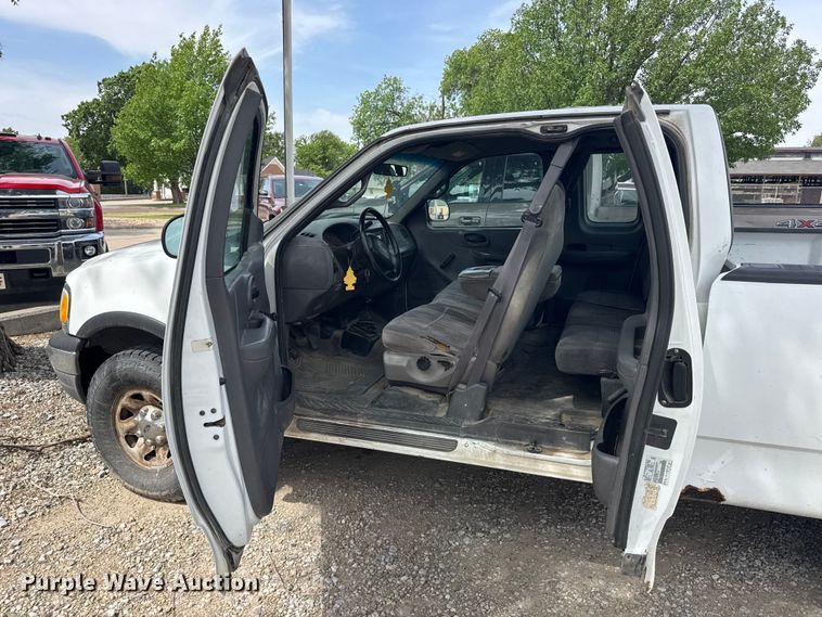 image for item FB7406 2001 Ford F150 Ext. Cab pickup truck