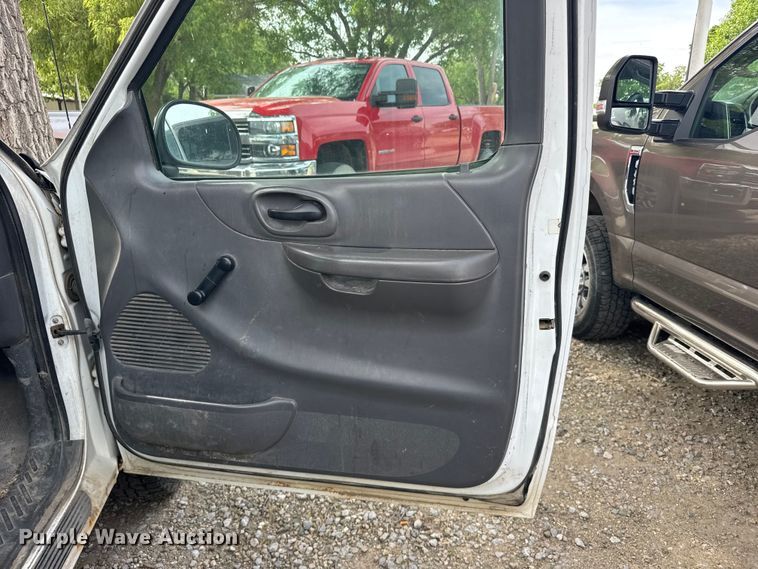 image for item FB7406 2001 Ford F150 Ext. Cab pickup truck