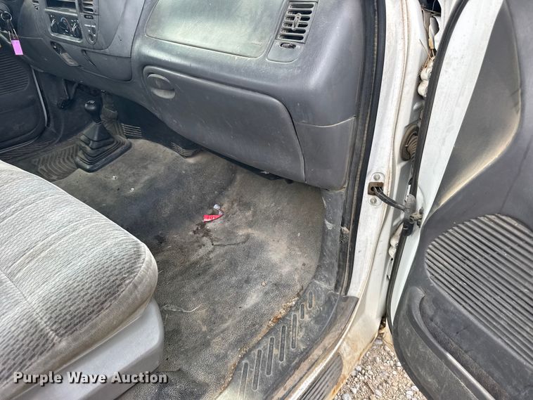 image for item FB7406 2001 Ford F150 Ext. Cab pickup truck