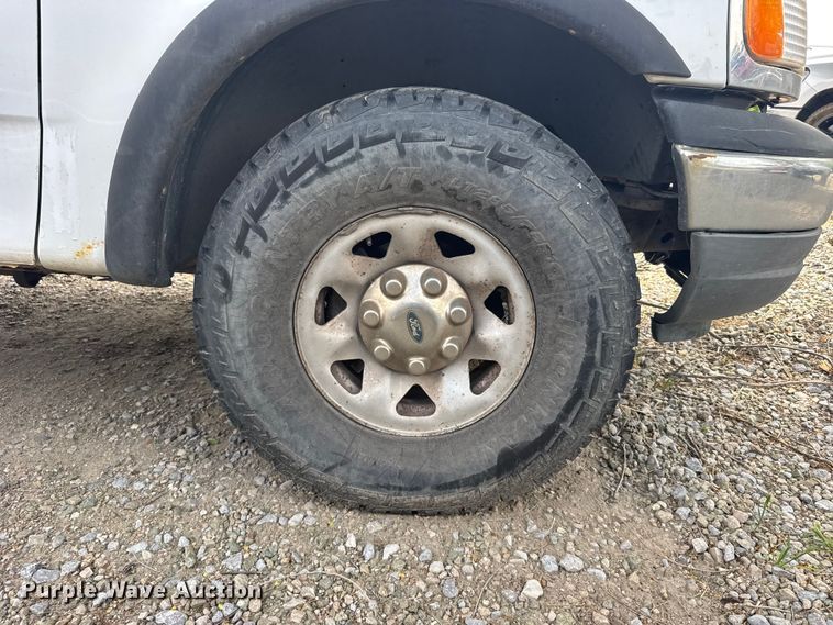 image for item FB7406 2001 Ford F150 Ext. Cab pickup truck