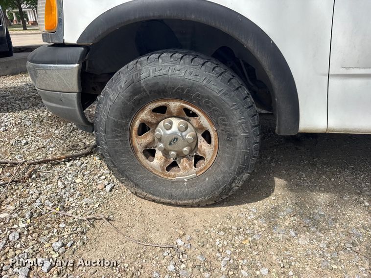 image for item FB7406 2001 Ford F150 Ext. Cab pickup truck