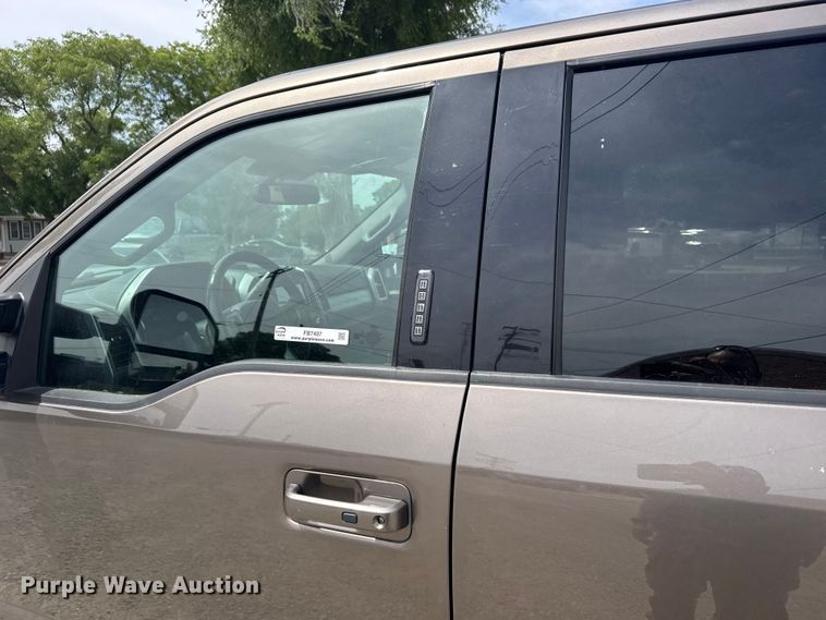 image for item FB7407 2021 Ford F-250 Crew Cab pickup truck