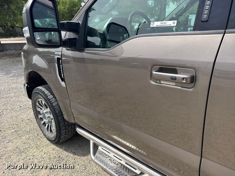 image for item FB7407 2021 Ford F-250 Crew Cab pickup truck