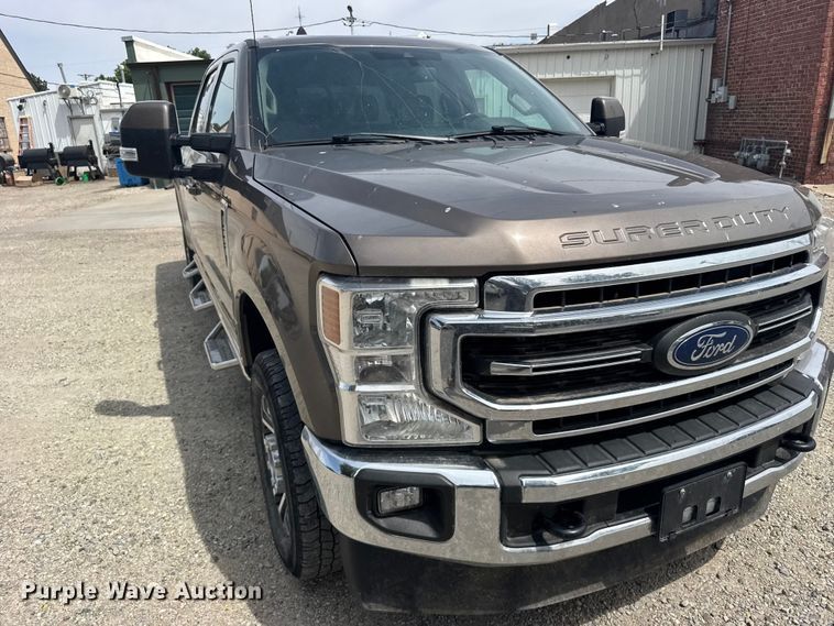 image for item FB7407 2021 Ford F-250 Crew Cab pickup truck