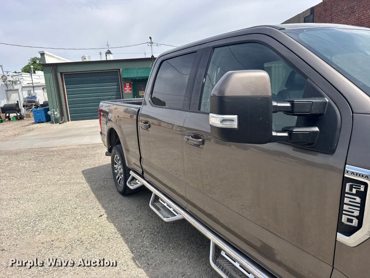 image for item FB7407 2021 Ford F-250 Crew Cab pickup truck