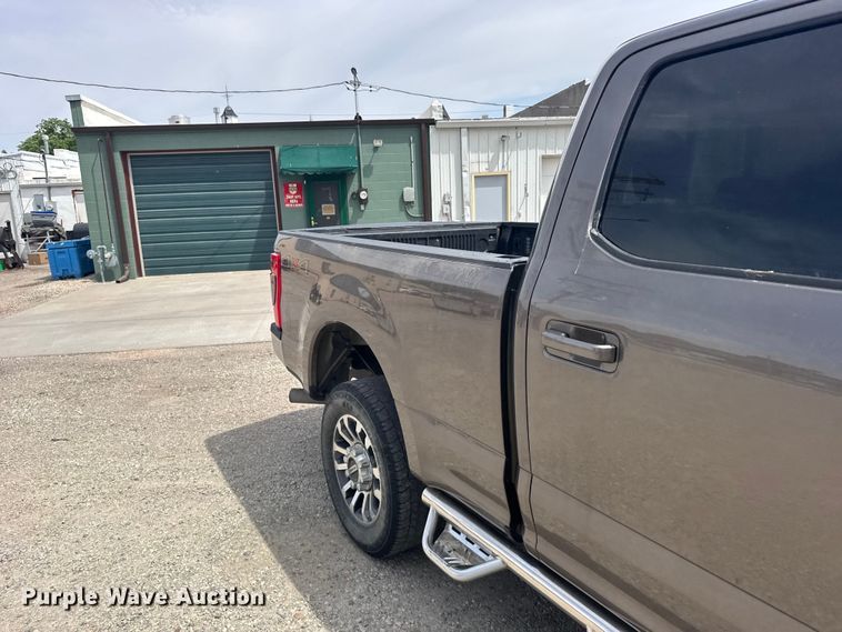 image for item FB7407 2021 Ford F-250 Crew Cab pickup truck