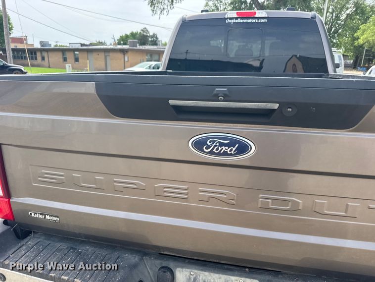image for item FB7407 2021 Ford F-250 Crew Cab pickup truck