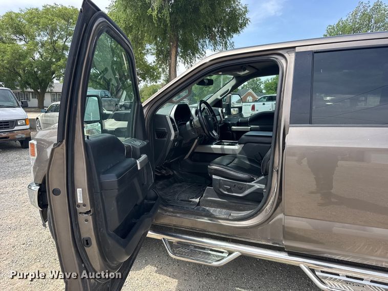 image for item FB7407 2021 Ford F-250 Crew Cab pickup truck
