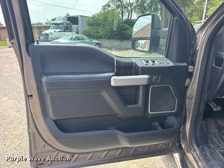 image for item FB7407 2021 Ford F-250 Crew Cab pickup truck