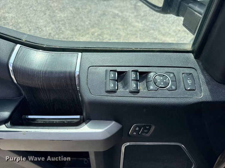 image for item FB7407 2021 Ford F-250 Crew Cab pickup truck