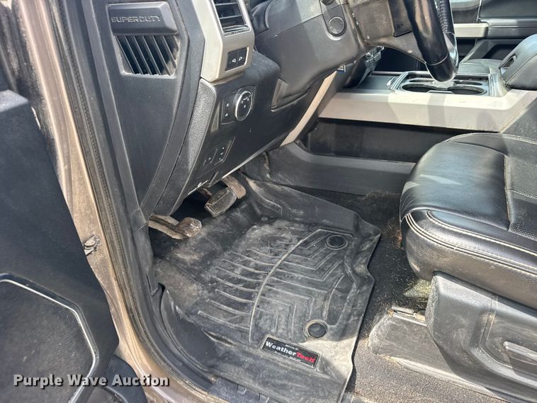 image for item FB7407 2021 Ford F-250 Crew Cab pickup truck