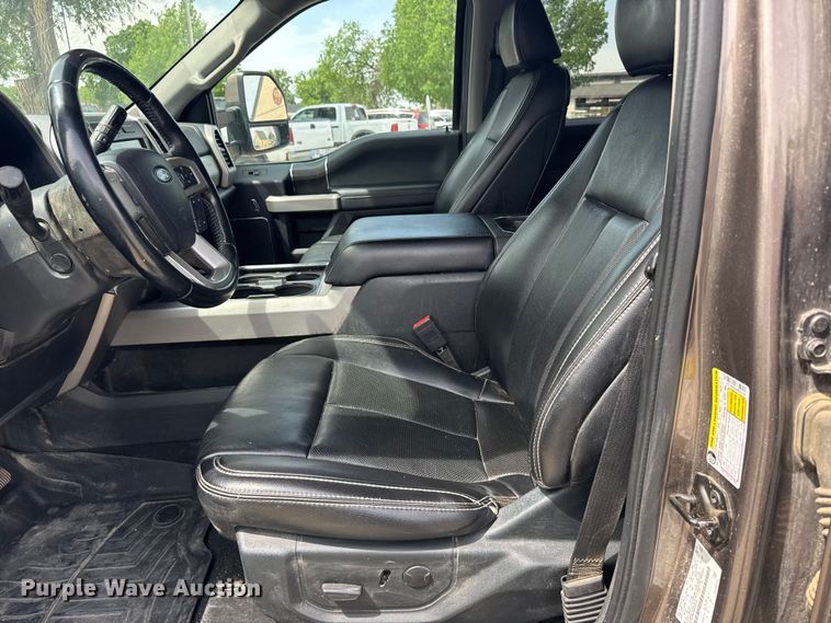 image for item FB7407 2021 Ford F-250 Crew Cab pickup truck