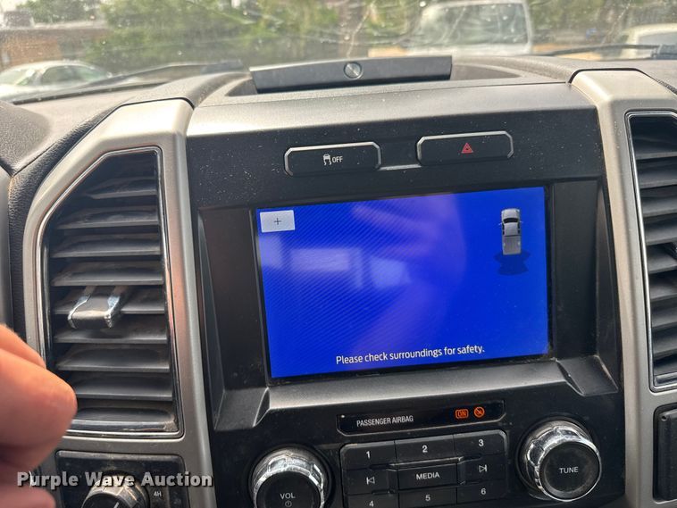 image for item FB7407 2021 Ford F-250 Crew Cab pickup truck