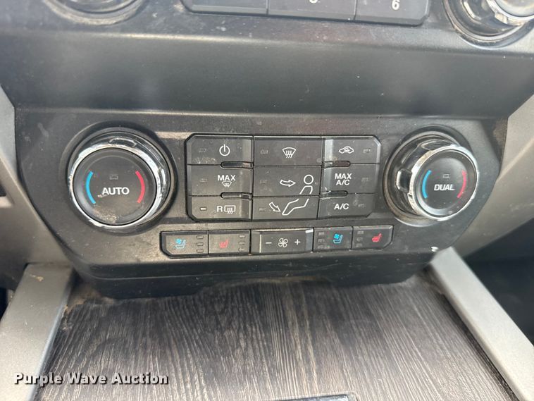 image for item FB7407 2021 Ford F-250 Crew Cab pickup truck