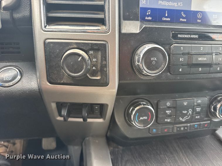 image for item FB7407 2021 Ford F-250 Crew Cab pickup truck