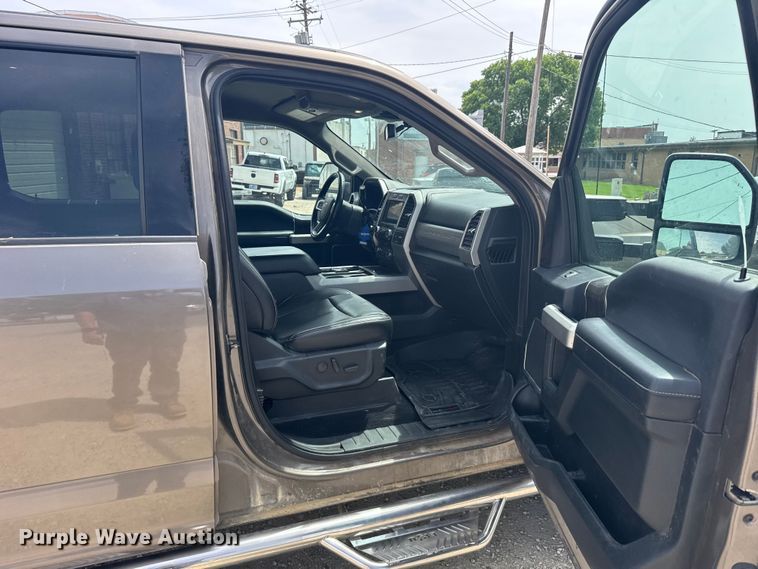 image for item FB7407 2021 Ford F-250 Crew Cab pickup truck