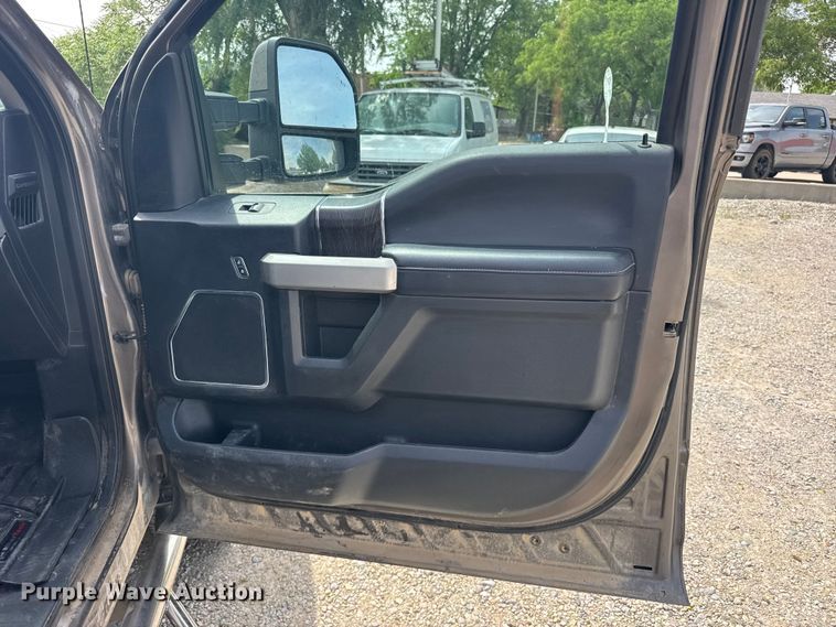 image for item FB7407 2021 Ford F-250 Crew Cab pickup truck