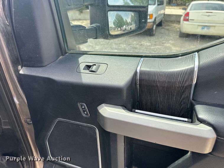 image for item FB7407 2021 Ford F-250 Crew Cab pickup truck